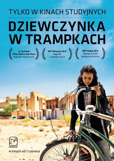 dziewczyna w trampkach